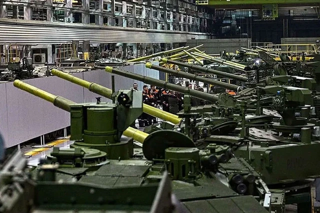 Sản lượng xe tăng và máy bay Nga tăng vọt chỉ sau 4 năm chiến tranh Sản lượng xe tăng và máy bay Nga tăng vọt chỉ sau 4 năm chiến tranh