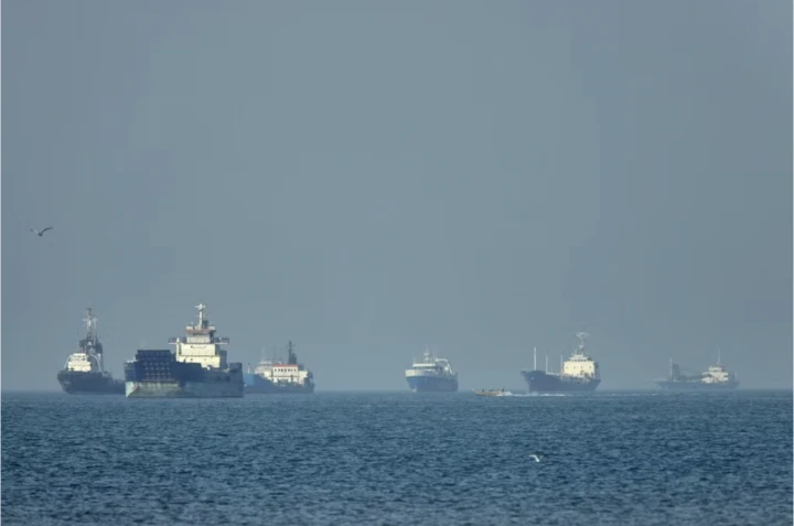Siêu tàu chở dầu của Trung Quốc di chuyển qua eo biển Hormuz Siêu tàu chở dầu của Trung Quốc di chuyển qua eo biển Hormuz