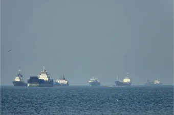 Siêu tàu chở dầu của Trung Quốc di chuyển qua eo biển Hormuz