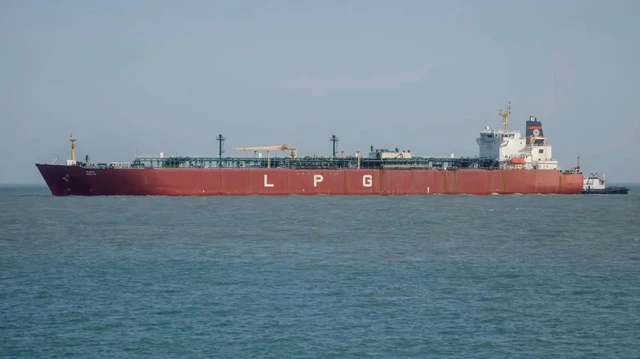 Siêu tàu liều mình vượt Hormuz cứu vãn cơn khát gas 'thê thảm', giải vây cho quốc gia đông dân nhất thế giới Siêu tàu liều mình vượt Hormuz cứu vãn cơn khát gas 'thê thảm', giải vây cho quốc gia đông dân nhất thế giới