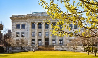 Sinh viên Harvard 'dậy sóng' trước nguy cơ bị siết điểm A