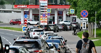 Sợ Moscow không còn xăng để bán, nước láng giềng của Nga phải đi 'đánh tiếng' với loạt quốc gia châu Á
