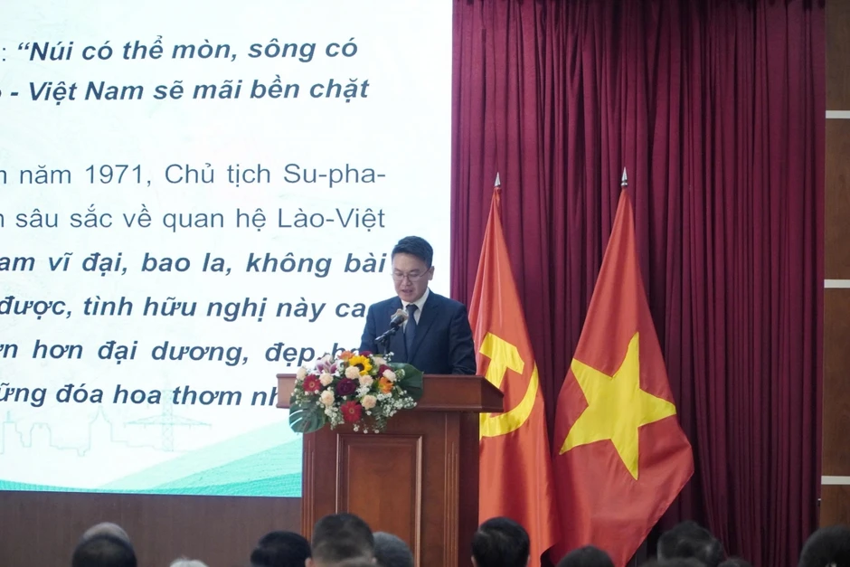 Sôi nổi hoạt động kỷ niệm 95 năm thành lập Đoàn TNCS Hồ Chí Minh tại Lào Sôi nổi hoạt động kỷ niệm 95 năm thành lập Đoàn TNCS Hồ Chí Minh tại Lào