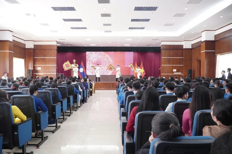 Sôi nổi hoạt động kỷ niệm 95 năm thành lập Đoàn TNCS Hồ Chí Minh tại Lào Sôi nổi hoạt động kỷ niệm 95 năm thành lập Đoàn TNCS Hồ Chí Minh tại Lào