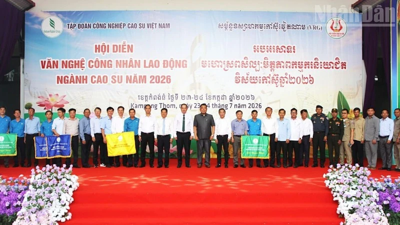 Sôi nổi hội diễn văn nghệ ngành cao-su tại Campuchia Sôi nổi hội diễn văn nghệ ngành cao-su tại Campuchia