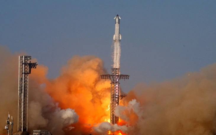 SpaceX sẽ lên sàn với lượng cổ phiếu gần 2.000 tỉ USD, mang theo tham vọng 'khổng lồ' SpaceX sẽ lên sàn với lượng cổ phiếu gần 2.000 tỉ USD, mang theo tham vọng 'khổng lồ'