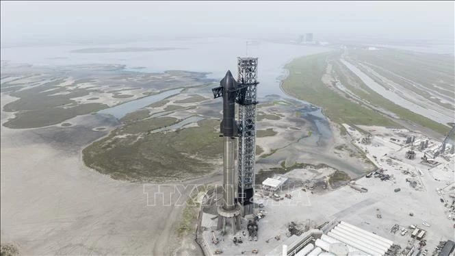 SpaceX tìm cách thu hồi nguyên vẹn Ship 40 sau màn tiếp nước kỷ lục SpaceX tìm cách thu hồi nguyên vẹn Ship 40 sau màn tiếp nước kỷ lục
