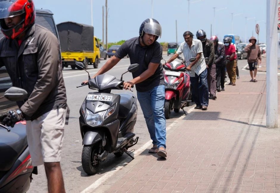 Sri Lanka tăng giá nhiên liệu thêm 25% Sri Lanka tăng giá nhiên liệu thêm 25%