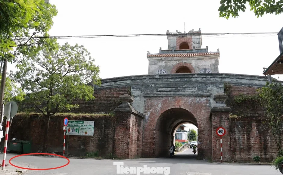 Sử dụng ra đa xuyên đất khảo sát địa điểm nghi có mộ liệt sĩ tập thể trong Kinh thành Huế Sử dụng ra đa xuyên đất khảo sát địa điểm nghi có mộ liệt sĩ tập thể trong Kinh thành Huế