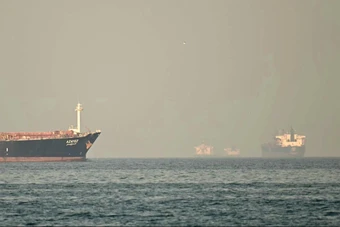 Tắc nghẽn ở Eo biển Hormuz: Tàu Thổ Nhĩ Kỳ đầu tiên được phép đi qua vì một lý do đặc biệt
