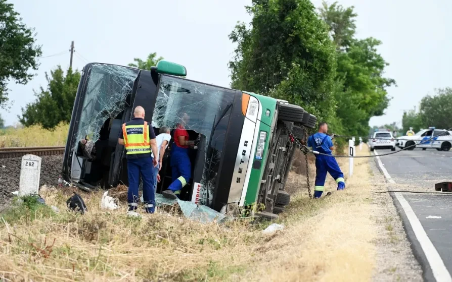 Tai nạn xe bus ở Hungary khiến hàng chục người thương vong Tai nạn xe bus ở Hungary khiến hàng chục người thương vong
