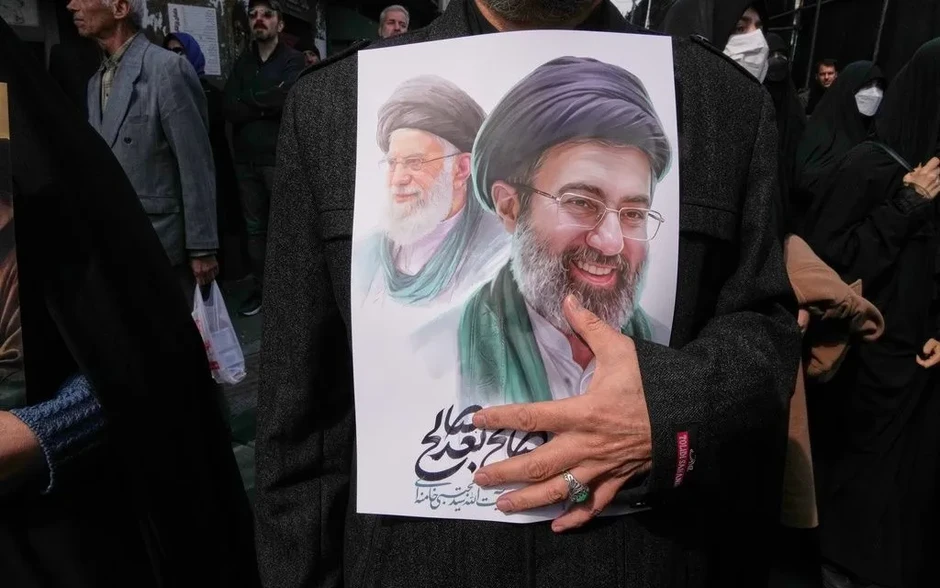 Tân Lãnh tụ Iran tuyên bố dùng eo biển Hormuz làm “đòn bẩy chiến lược” Tân Lãnh tụ Iran tuyên bố dùng eo biển Hormuz làm “đòn bẩy chiến lược”