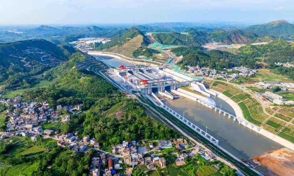 Tận thấy 'kênh đào thế kỷ' của Trung Quốc, một tuyến thương mại đi Việt Nam Tận thấy 'kênh đào thế kỷ' của Trung Quốc, một tuyến thương mại đi Việt Nam