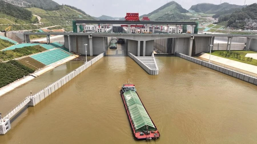 Tận thấy 'kênh đào thế kỷ' của Trung Quốc, một tuyến thương mại đi Việt Nam Tận thấy 'kênh đào thế kỷ' của Trung Quốc, một tuyến thương mại đi Việt Nam