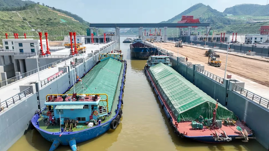 Tận thấy 'kênh đào thế kỷ' của Trung Quốc, một tuyến thương mại đi Việt Nam Tận thấy 'kênh đào thế kỷ' của Trung Quốc, một tuyến thương mại đi Việt Nam