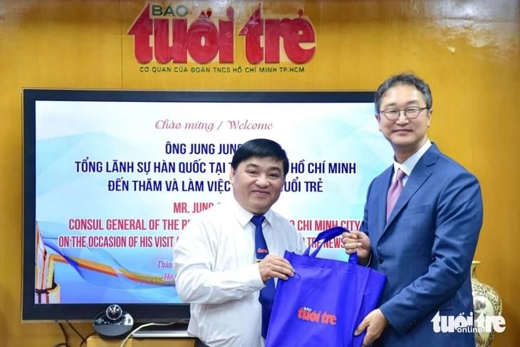 Tân Tổng lãnh sự Hàn Quốc: Mong báo Tuổi Trẻ là cầu nối Việt - Hàn Tân Tổng lãnh sự Hàn Quốc: Mong báo Tuổi Trẻ là cầu nối Việt - Hàn