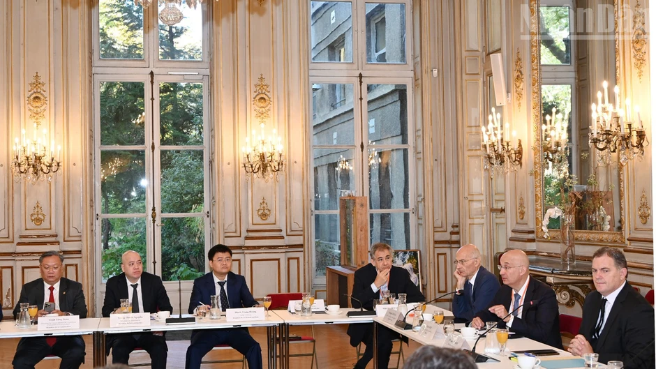 Tăng cường hợp tác với Pháp về phát triển đường sắt Tăng cường hợp tác với Pháp về phát triển đường sắt