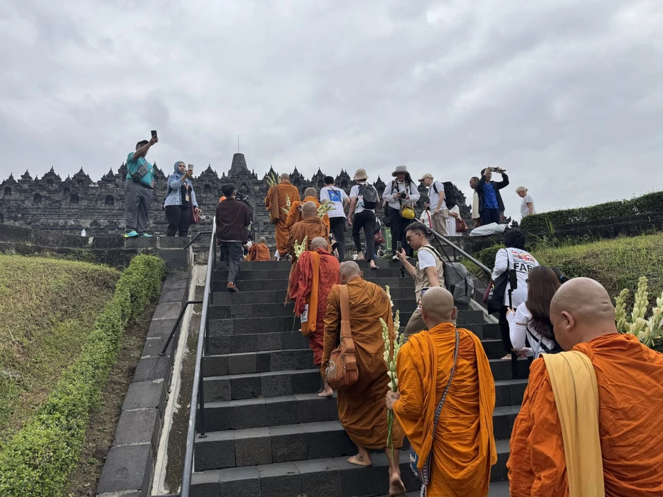Tăng đoàn 'Bộ hành vì Hòa bình' tới Borobudur trước Đại lễ Vesak 2026 Tăng đoàn 'Bộ hành vì Hòa bình' tới Borobudur trước Đại lễ Vesak 2026