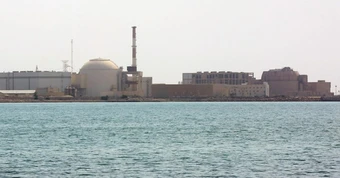 Tập đoàn hạt nhân Nga sơ tán nhân viên, nhanh chóng rời nhà máy điện Bushehr của Iran