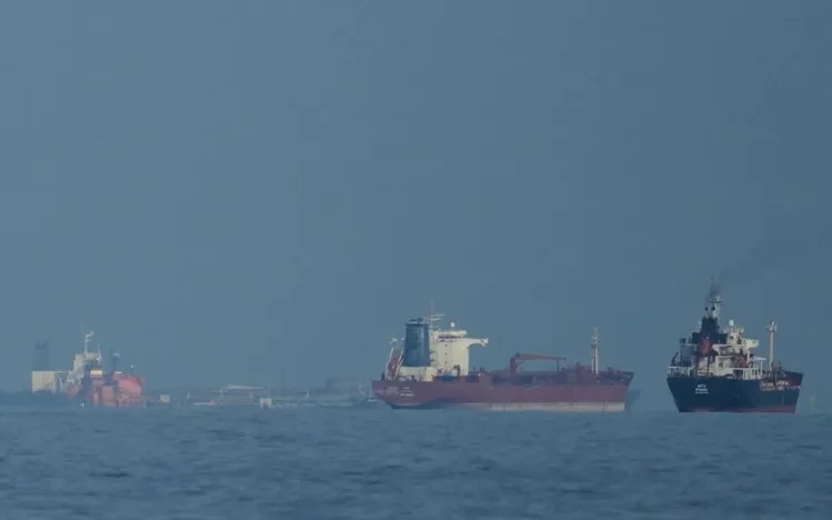 Tàu chiến Iran nổ súng vào tàu chở dầu ở eo biển Hormuz Tàu chiến Iran nổ súng vào tàu chở dầu ở eo biển Hormuz