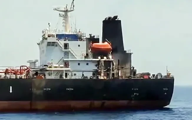 Tàu chở dầu bị tấn công ở ngoài khơi Oman khiến 2 thủy thủ mất tích Tàu chở dầu bị tấn công ở ngoài khơi Oman khiến 2 thủy thủ mất tích