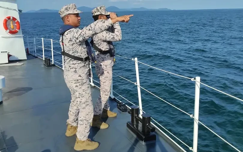 Tàu chở người di cư bị lật ngoài khơi Malaysia, 14 người mất tích Tàu chở người di cư bị lật ngoài khơi Malaysia, 14 người mất tích