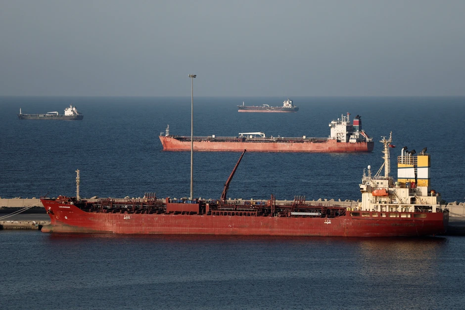 Tàu của nước nào đang được đi qua eo biển Hormuz? Tàu của nước nào đang được đi qua eo biển Hormuz?