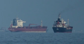 Tàu dầu đầu tiên 'thoát' eo biển Hormuz sau lệnh phong tỏa của Mỹ