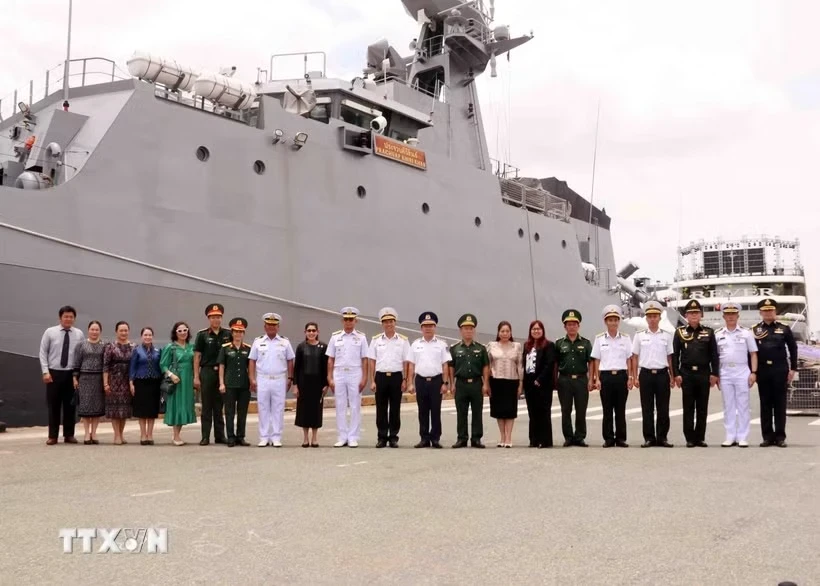 Tàu Hải quân Hoàng gia Thái Lan thăm hữu nghị TP.HCM Tàu Hải quân Hoàng gia Thái Lan thăm hữu nghị TP.HCM