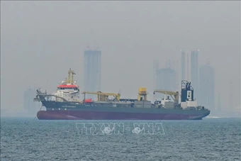 Tàu hàng bắt đầu rời Vịnh Ba Tư qua Eo biển Hormuz bất chấp căng thẳng&nbsp;