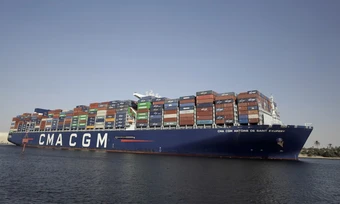 Tàu hàng Pháp đi qua eo biển Hormuz