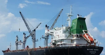 Tàu hàng Thái Lan bị tấn công gần eo biển Hormuz