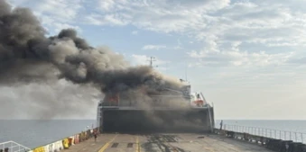 Tàu hàng trúng đạn ở eo biển Hormuz sau khi ông Trump cảnh báo cho Iran ‘cơ hội cuối cùng’