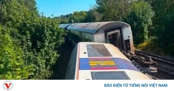 Tàu hỏa trật bánh ở Anh khiến 11 người bị thương