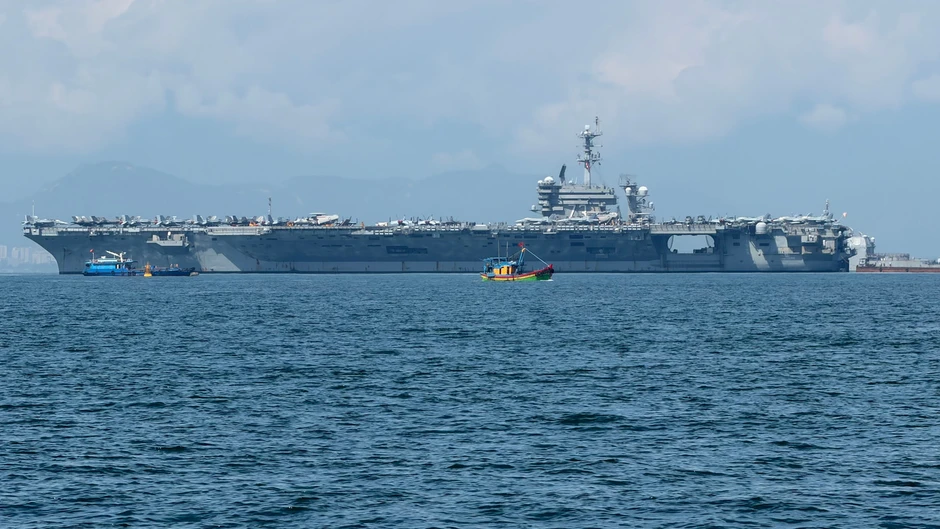 Tàu sân bay USS George Washington thăm Đà Nẵng