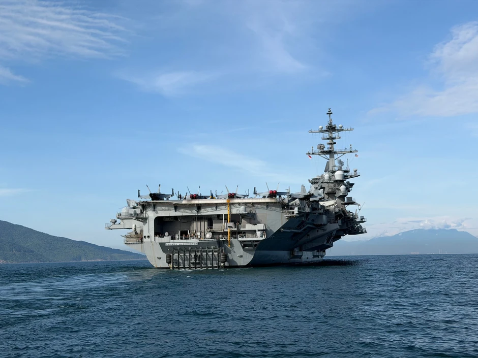Tàu sân bay USS George Washington thăm Đà Nẵng