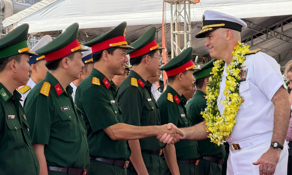 Tàu sân bay USS George Washington thăm Đà Nẵng