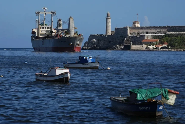 Tàu viện trợ cập cảng Havana, Cuba khẳng định 'không đơn độc' giữa vòng phong tỏa