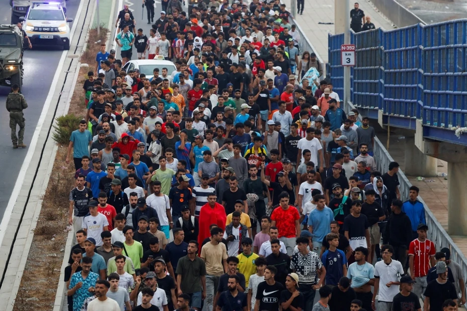Tây Ban Nha chỉ trích thành viên EU giữa khủng hoảng người di cư tại Ceuta Tây Ban Nha chỉ trích thành viên EU giữa khủng hoảng người di cư tại Ceuta