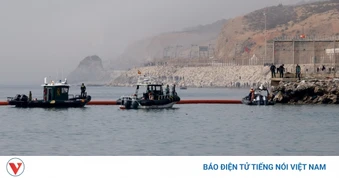 Tây Ban Nha dựng rào chắn nổi ở Ceuta sau vụ vượt biên khiến 67 người thiệt mạng