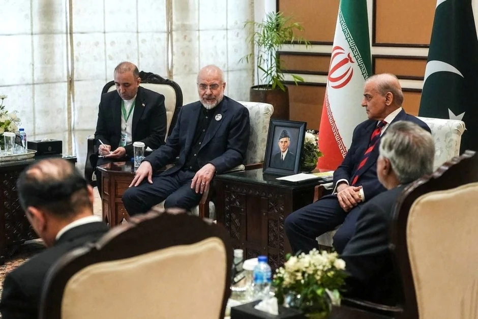 Tehran bác tin giao nộp urani, Mỹ và Iran cam kết không tấn công nhau Tehran bác tin giao nộp urani, Mỹ và Iran cam kết không tấn công nhau