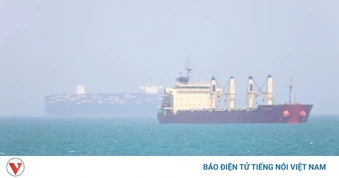 Tehran cáo buộc Washington gây sức ép, Mỹ nổ súng vào tàu Iran