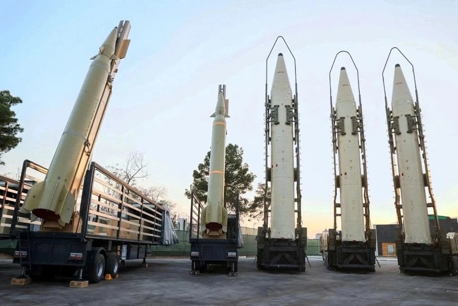Tên lửa Iran tiếp tục xuyên thủng Vòm Sắt; Israel dọa truy sát lãnh đạo Iran Tên lửa Iran tiếp tục xuyên thủng Vòm Sắt; Israel dọa truy sát lãnh đạo Iran