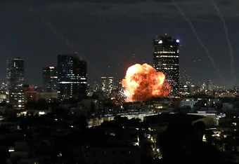 Tên lửa Iran xuyên thủng lá chắn phòng thủ, Israel lộ sai lầm chiến lược?