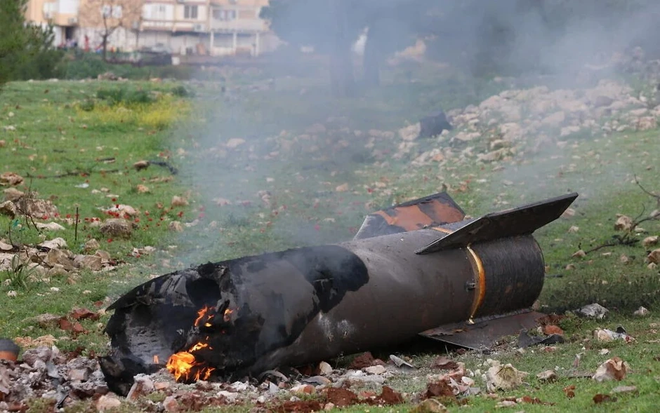 Tên lửa Iran xuyên thủng phòng không - Dimona, Arad 'trúng đòn': Kho vũ khí đánh chặn Israel chạm ngưỡng? Tên lửa Iran xuyên thủng phòng không - Dimona, Arad 'trúng đòn': Kho vũ khí đánh chặn Israel chạm ngưỡng?