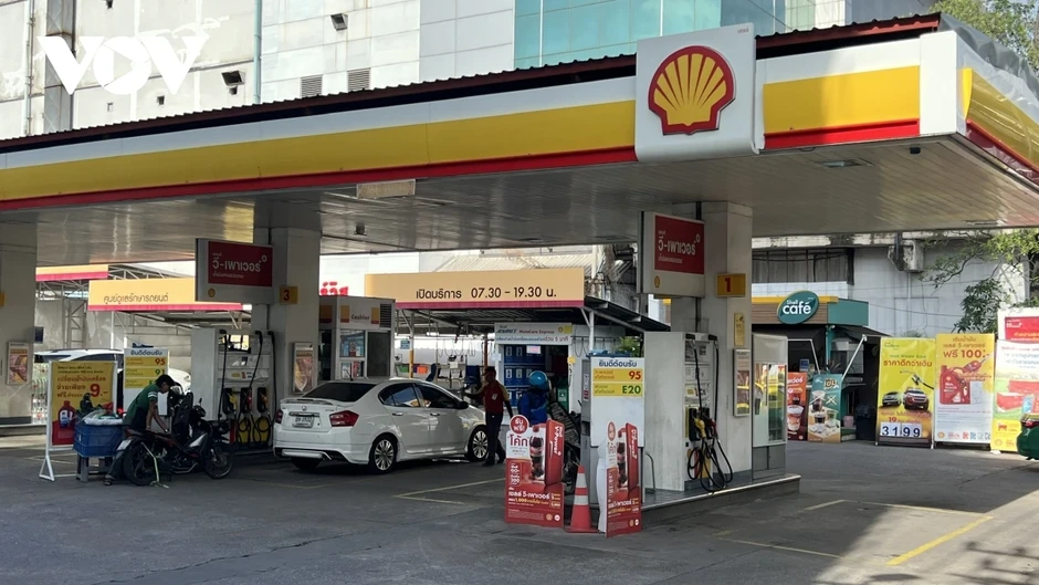 Thái Lan lên phương án mua dầu Nga và chuẩn bị tăng giá nhiên liệu trong nước Thái Lan lên phương án mua dầu Nga và chuẩn bị tăng giá nhiên liệu trong nước