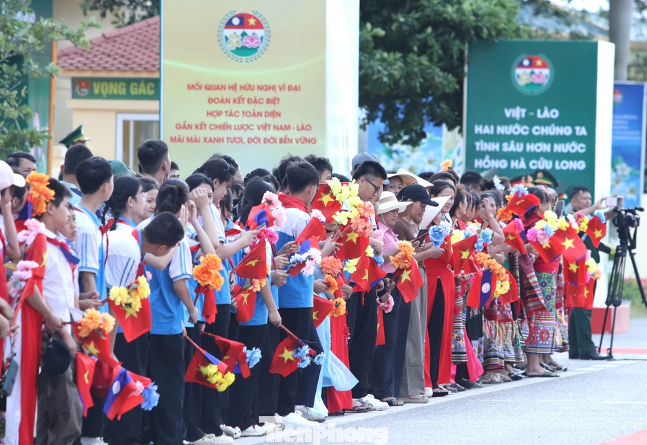 Thắt chặt hợp tác, vun đắp tình hữu nghị đặc biệt Việt Nam - Lào