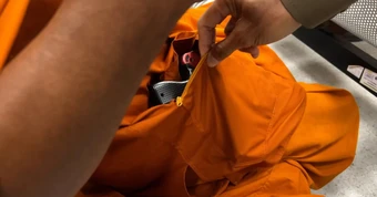 Thấy 'súng' nhô khỏi áo cà sa, bệnh viện liền báo cảnh sát: Nhà sư nói gì khi sự thật được hé lộ?