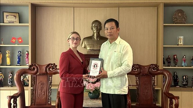 Thế hệ trẻ Venezuela ngưỡng mộ vị lãnh tụ vĩ đại của dân tộc Việt Nam Thế hệ trẻ Venezuela ngưỡng mộ vị lãnh tụ vĩ đại của dân tộc Việt Nam