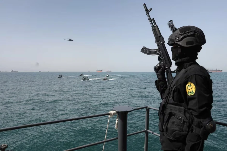 Thêm một tàu trúng hỏa lực trên eo biển Hormuz Thêm một tàu trúng hỏa lực trên eo biển Hormuz